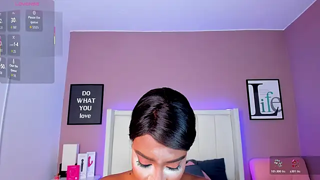 Snapshot of Britanymooree chatting on November 2025 08:18:01 PM Britanymooree online show from November 2025 08:18:01 PM