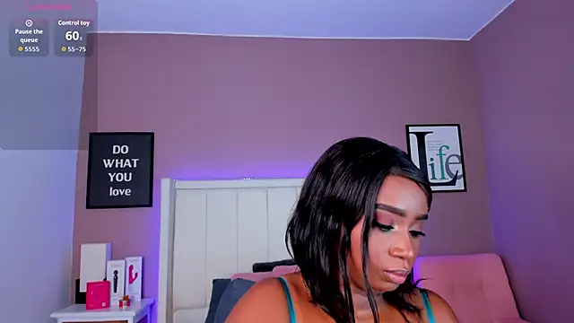 Snapshot of Britanymooree chatting on November 2025 07:34:02 PM Britanymooree online show from November 2025 07:34:02 PM