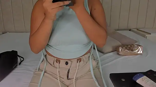 Littleolivia  online show from February 2025 01:17:02 PM