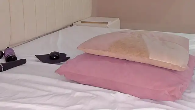 Littleolivia  online show from February 2025 07:47:01 PM