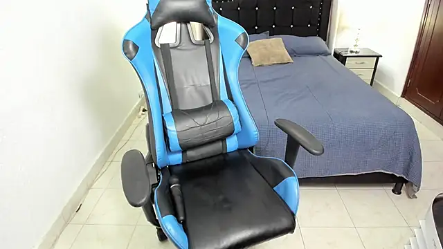 Snapshot of Debora_brown chatting on December 2024 10:28:02 PM Debora brown online show from December 2024 10:28:02 PM