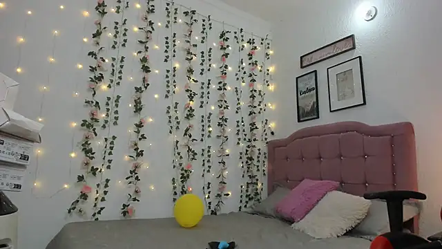 Snapshot of Debora_brown chatting on January 2025 12:01:01 AM Debora brown online show from January 2025 12:01:01 AM