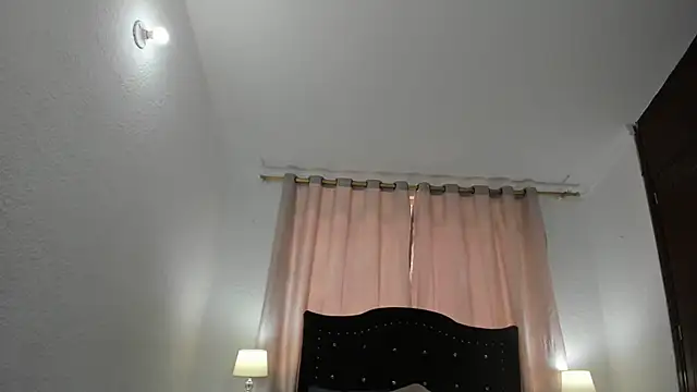 Snapshot of Debora_brown chatting on February 2025 06:05:01 PM Debora brown online show from February 2025 06:05:01 PM