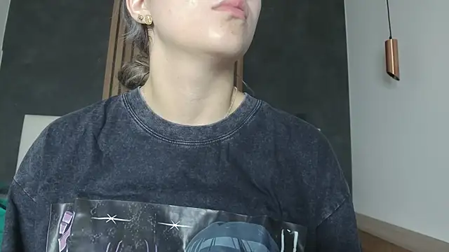 AmbarHills 1 online show from December 2025 11:40:02 AM