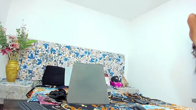 Snapshot of mia_foxts chatting on March 2026 04:44:02 PM mia foxts online show from March 2026 04:44:02 PM