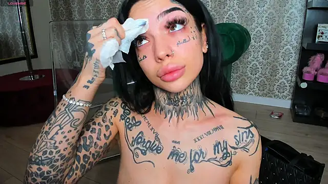 Snapshot of CreamyInkky_ chatting on January 2025 07:04:02 AM CreamyInkky  online show from January 2025 07:04:02 AM