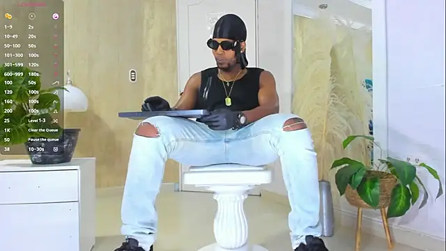 Snapshot of RicoBrown777_ chatting on April 2026 03:50:01 AM RicoBrown777 online show from April 2026 03:50:01 AM