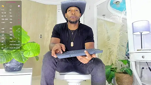 Snapshot of RicoBrown777_ chatting on May 2026 04:07:02 AM RicoBrown777 online show from May 2026 04:07:02 AM