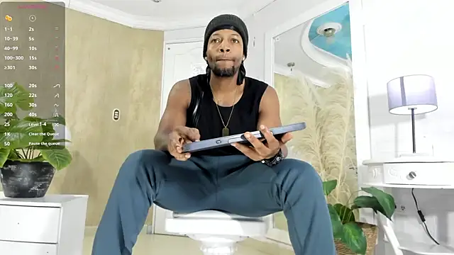 Snapshot of RicoBrown777_ chatting on May 2026 04:07:01 AM RicoBrown777 online show from May 2026 04:07:01 AM
