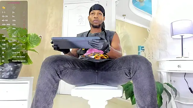 Snapshot of RicoBrown777_ chatting on May 2026 04:06:02 AM RicoBrown777 online show from May 2026 04:06:02 AM