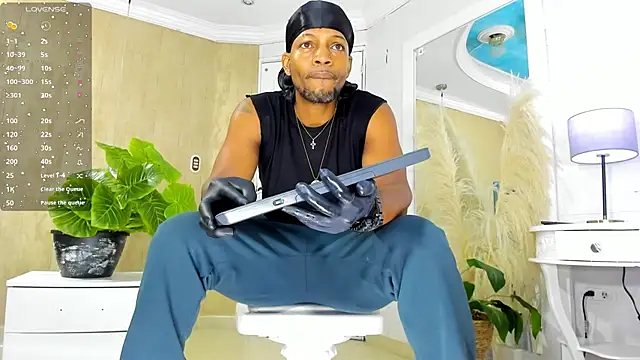 Snapshot of RicoBrown777_ chatting on May 2026 04:07:01 AM RicoBrown777 online show from May 2026 04:07:01 AM