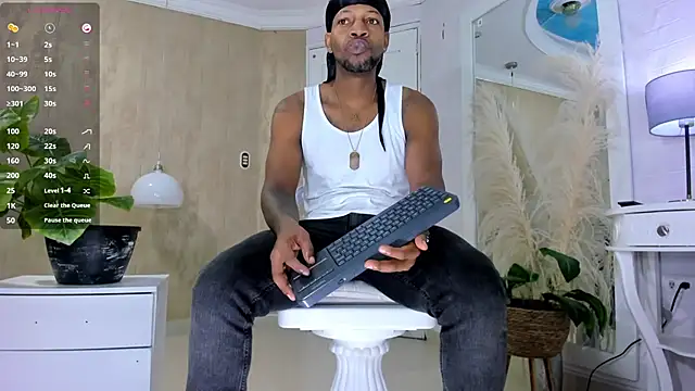 Snapshot of RicoBrown777_ chatting on May 2026 03:47:02 AM RicoBrown777 online show from May 2026 03:47:02 AM