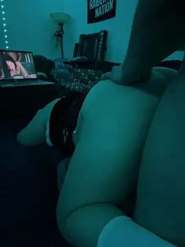 Snapshot of DaHomeEDubs chatting on December 2024 12:33:02 PM DaHomeEDubs online show from December 2024 12:33:02 PM