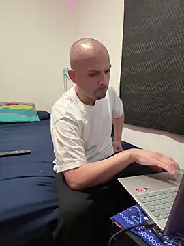 Snapshot of DaHomeEDubs chatting on January 2025 12:30:01 AM DaHomeEDubs online show from January 2025 12:30:01 AM