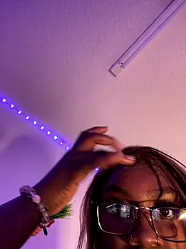 Snapshot of LillShayy chatting on December 2025 06:30:02 AM LillShayy online show from December 2025 06:30:02 AM