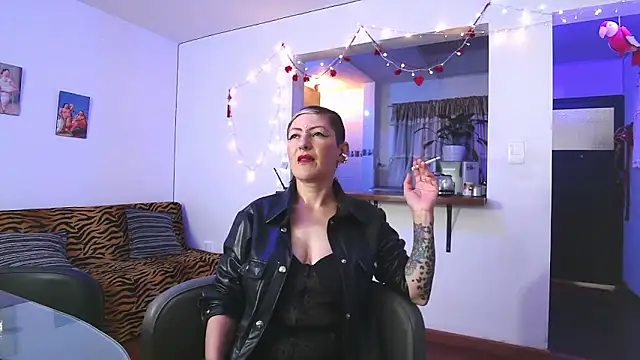 Maria fernandaxxx  online show from February 2025 10:04:01 PM