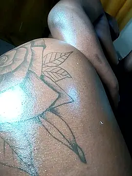 Snapshot of Hugemassivebootie chatting on November 2025 08:47:02 AM Hugemassivebootie online show from November 2025 08:47:02 AM