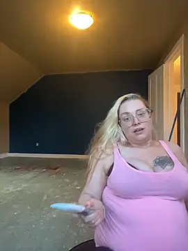 Snapshot of Lalalynn chatting on April 2026 12:52:02 AM Lalalynn online show from April 2026 12:52:02 AM