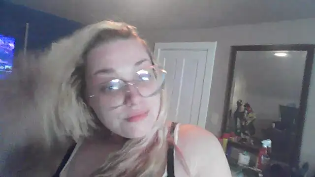 Snapshot of Lalalynn chatting on June 2026 02:33:01 PM Lalalynn online show from June 2026 02:33:01 PM
