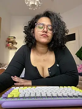 Snapshot of Curvydesifromgermany chatting on March 2025 03:24:02 PM Curvydesifromgermany online show from March 2025 03:24:02 PM