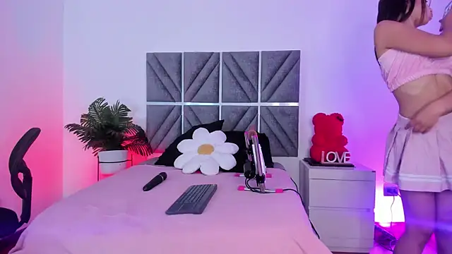 Laura Dicardy online show from February 2026 08:07:01 PM