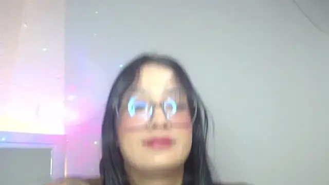 Snapshot of mariiana-diaz chatting on June 2026 07:16:02 PM mariiana-diaz online show from June 2026 07:16:02 PM