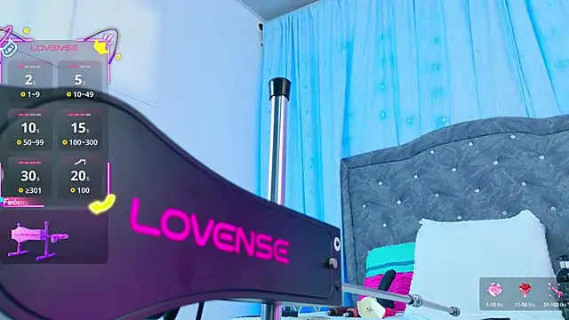 AuraRoss online show from October 2025 07:31:01 PM