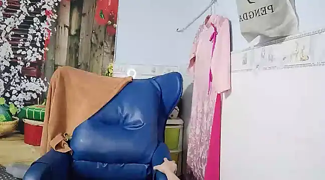 Snapshot of Cherry_6969 chatting on March 2025 01:18:02 PM Cherry 6969 online show from March 2025 01:18:02 PM