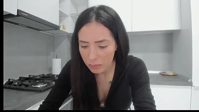 Emmapmg online show from November 2025 10:38:02 AM