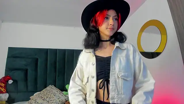 Snapshot of BonnieCute_ chatting on December 2024 11:43:02 AM BonnieCute online show from December 2024 11:43:02 AM