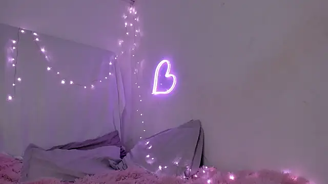 Snapshot of BonnieCute_ chatting on December 2024 12:03:01 PM BonnieCute online show from December 2024 12:03:01 PM