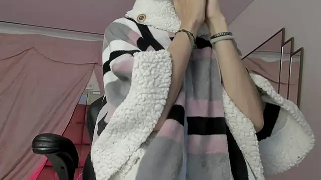 Snapshot of BonnieCute_ chatting on February 2025 11:32:01 AM BonnieCute online show from February 2025 11:32:01 AM