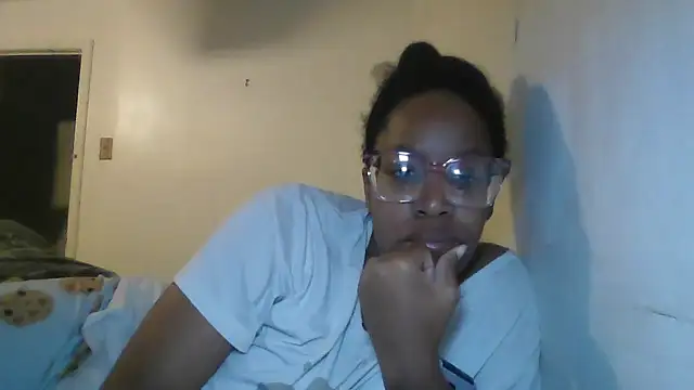 Snapshot of madamsensuale chatting on December 2024 06:48:02 AM madamsensuale online show from December 2024 06:48:02 AM