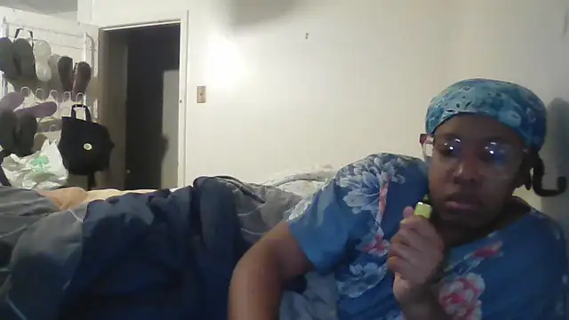 Snapshot of madamsensuale chatting on December 2024 06:56:02 AM madamsensuale online show from December 2024 06:56:02 AM