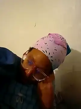 Snapshot of madamsensuale chatting on January 2025 03:26:01 AM madamsensuale online show from January 2025 03:26:01 AM