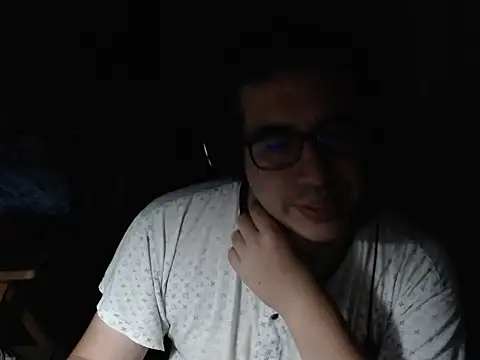 thealfawolf01 online show from November 2025 05:19:02 AM