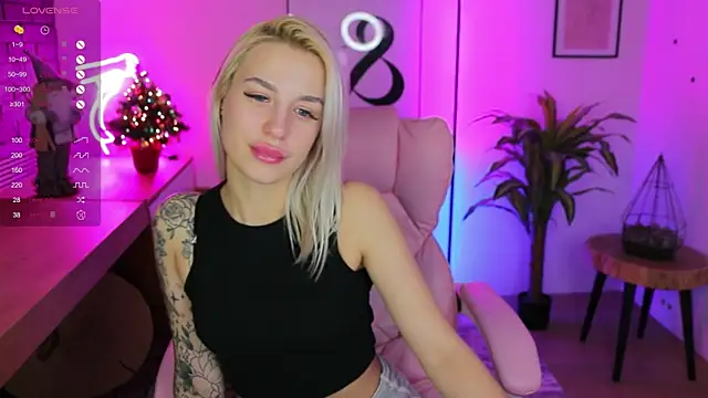 Snapshot of Crystal_Barbie chatting on January 2025 05:58:02 AM Crystal Barbie online show from January 2025 05:58:02 AM