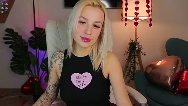 Snapshot of Crystal_Barbie chatting on February 2025 08:03:02 PM Crystal Barbie online show from February 2025 08:03:02 PM