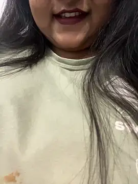 smile pretty online show from September 2025 06:01:02 PM