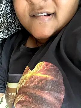 smile pretty online show from October 2025 05:58:02 PM