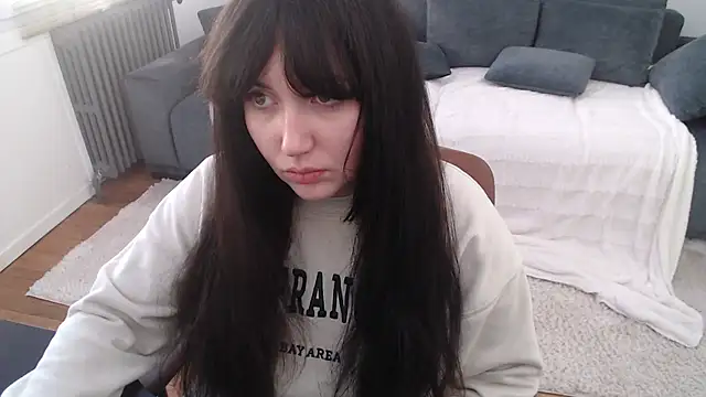 Lynylou online show from December 2024 10:18:01 AM