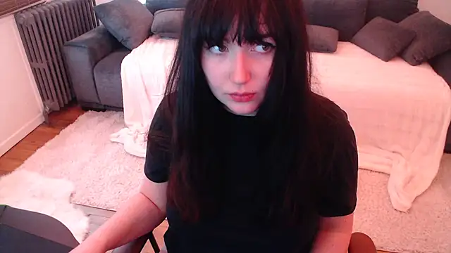 Lynylou online show from December 2024 01:44:02 PM