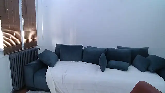 Lynylou online show from December 2024 10:41:01 AM