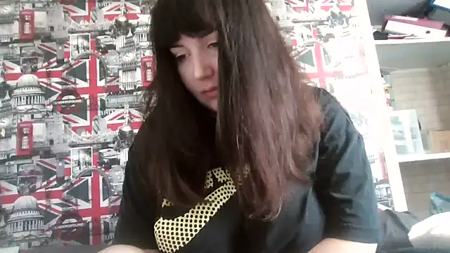 Lynylou online show from November 2025 12:07:01 PM