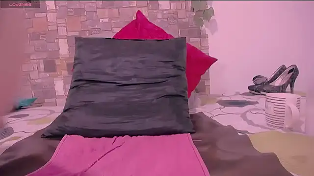 Snapshot of CrazyRousex chatting on December 2024 01:54:02 PM CrazyRousex online show from December 2024 01:54:02 PM