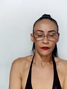 Snapshot of BarbaraMature chatting on December 2024 05:01:02 PM BarbaraMature online show from December 2024 05:01:02 PM