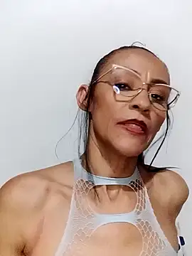 Snapshot of BarbaraMature chatting on January 2025 10:04:02 PM BarbaraMature online show from January 2025 10:04:02 PM