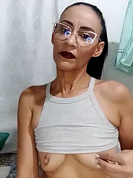 Snapshot of BarbaraMature chatting on March 2025 06:21:02 PM BarbaraMature online show from March 2025 06:21:02 PM