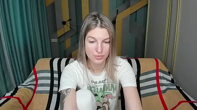 EmilyWalkeri online show from December 2025 08:00:02 AM