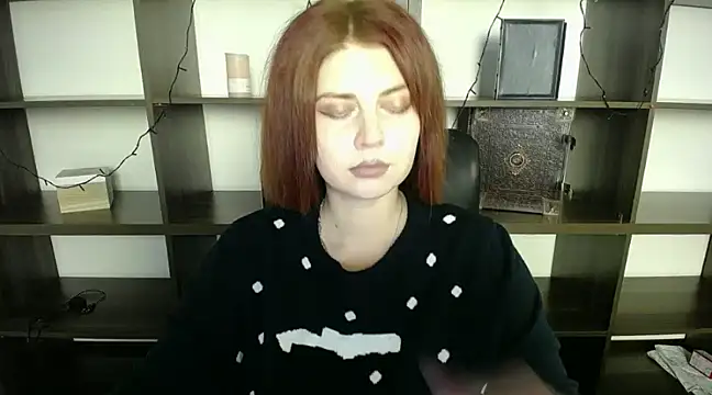Snapshot of Lizzy_Love chatting on December 2024 12:33:02 PM Lizzy Love online show from December 2024 12:33:02 PM